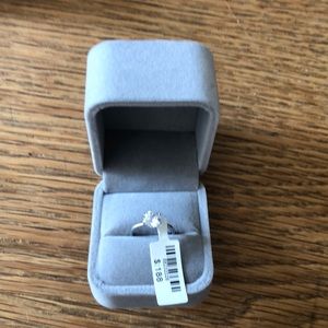 1 Carat Round Moissanite Ring - D color - VSS1